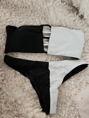 Black & White Strapless Colorblock Bikini - Size Medium. nwt